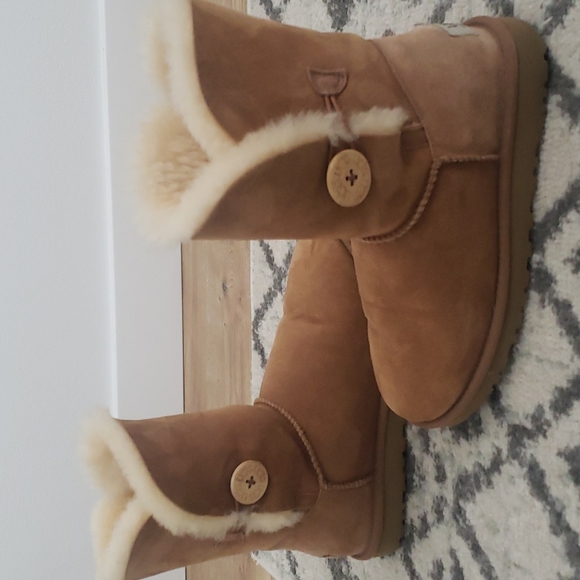 UGG Women's Bailey Button II Boot chestnut brown - Picture 5 of 8